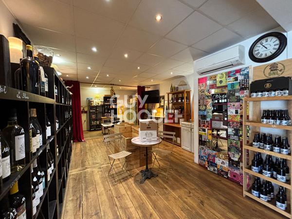 Murs commerciaux dans le centre de Lit et Mixe