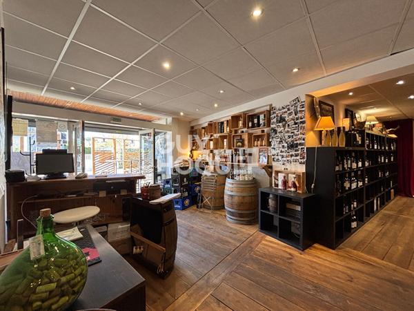 Murs commerciaux dans le centre de Lit et Mixe