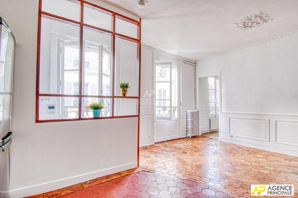 Versailles Notre-Dame Appartement 3 pièces de 54 m² situé au 2ème étage avec cave €445 000 ** - Référence 25450