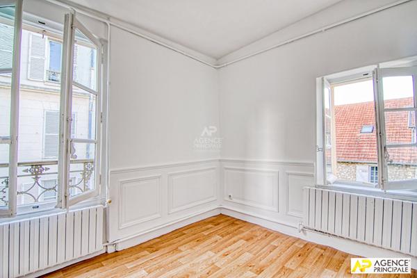 Versailles Notre-Dame Appartement 3 pièces de 54 m² situé au 2ème étage avec cave €445 000 ** - Référence 25450