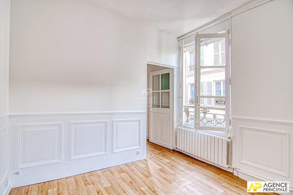 Versailles Notre-Dame Appartement 3 pièces de 54 m² situé au 2ème étage avec cave €445 000 ** - Référence 25450
