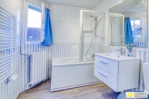 Versailles Notre-Dame Appartement 3 pièces de 54 m² situé au 2ème étage avec cave €445 000 ** - Référence 25450