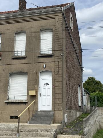 Maison semi-individuelle sur Joli Terrain et Parking