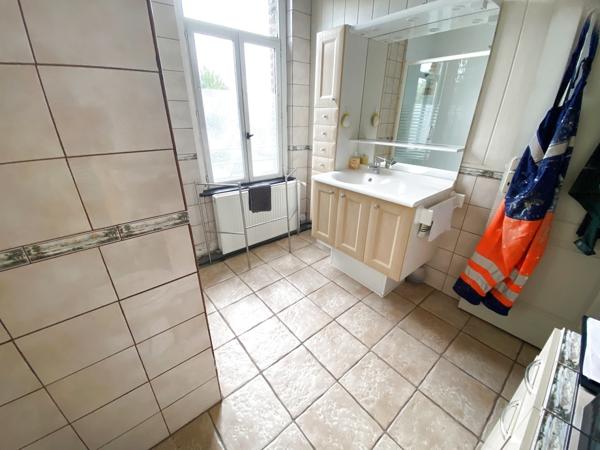 Maison semi-individuelle sur Joli Terrain et Parking