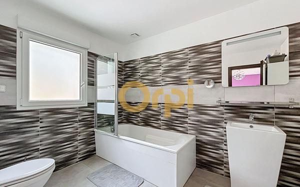 Maison à vendre    4 pièces • 186 m2 Bagnols-en-Forêt