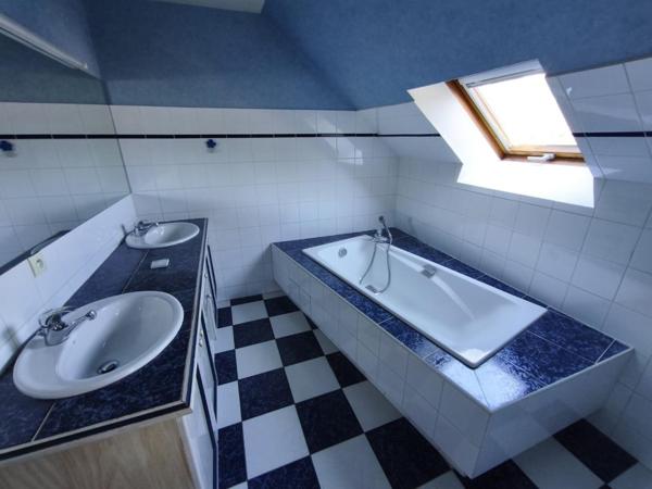 MEUCON Maison 4 pièces 141 m²