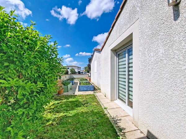 Maison 178 m² comprenant un T2 sur une parcelle de 630 m² DPE A