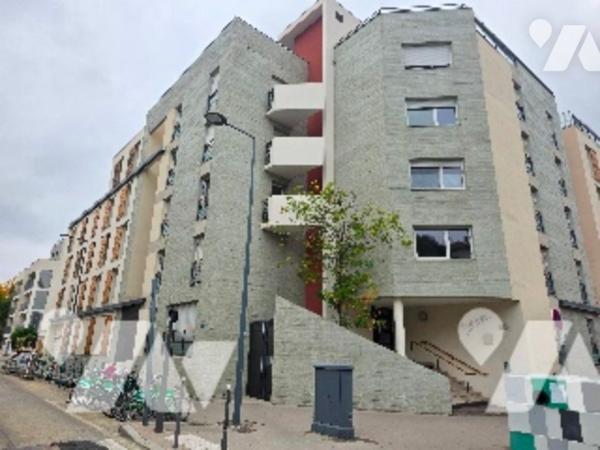 VILLEURBANNE. STUDIO CROIX LUIZET.