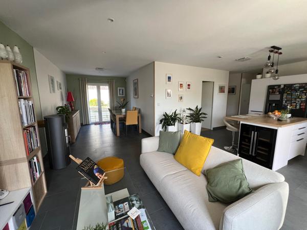 Maison individuelle de plain pied, 3 chambres, Garage et joli jardin !