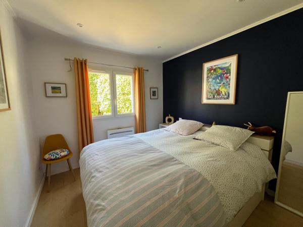 Maison individuelle de plain pied, 3 chambres, Garage et joli jardin !