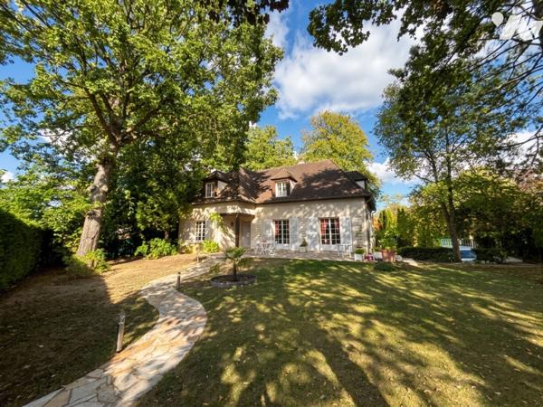 LA CELLE-SAINT-CLOUD - Villa - séjour double, cheminée, 4 chambres, jardin arboré, garage