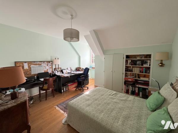 LA CELLE-SAINT-CLOUD - Villa - séjour double, cheminée, 4 chambres, jardin arboré, garage