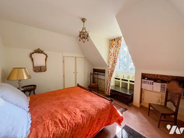 LA CELLE-SAINT-CLOUD - Villa - séjour double, cheminée, 4 chambres, jardin arboré, garage