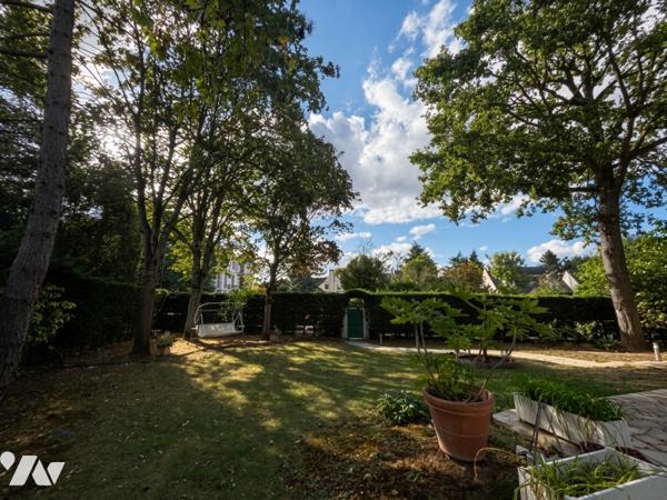 LA CELLE-SAINT-CLOUD - Villa - séjour double, cheminée, 4 chambres, jardin arboré, garage