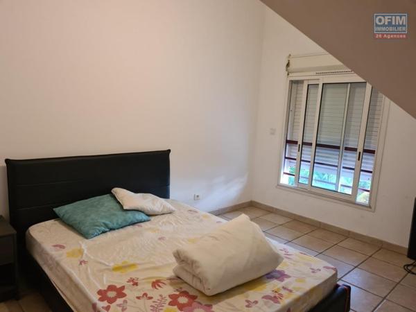 A vendre appartement F3 en duplex de 57 m² - Résidence avec piscine au Tampon 400