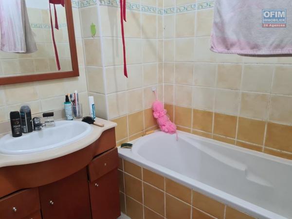 A vendre appartement F3 en duplex de 57 m² - Résidence avec piscine au Tampon 400