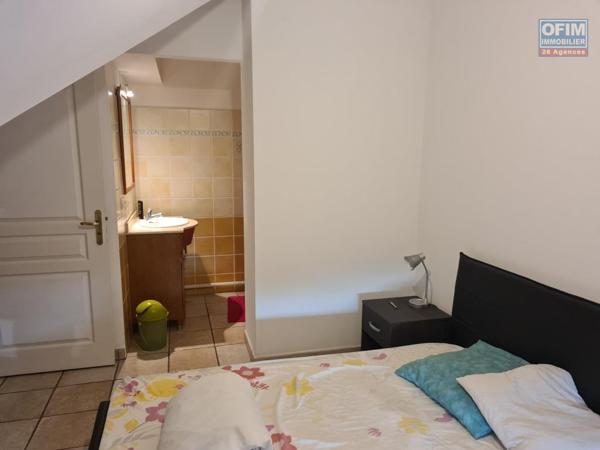 A vendre appartement F3 en duplex de 57 m² - Résidence avec piscine au Tampon 400