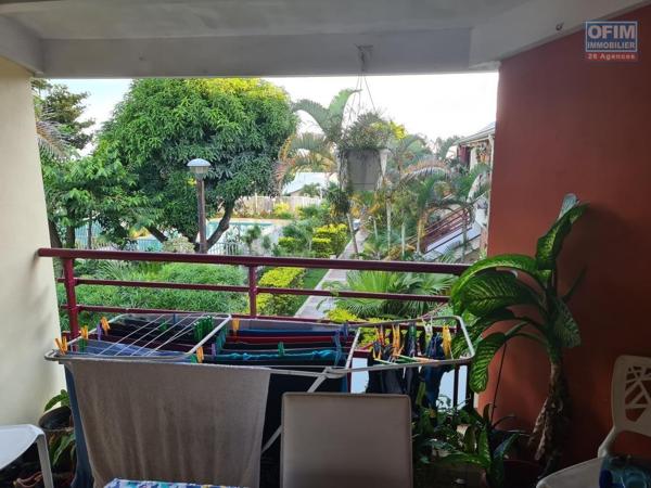 A vendre appartement F3 en duplex de 57 m² - Résidence avec piscine au Tampon 400