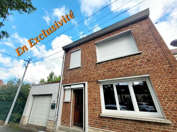 Maison semi individuelle en retrait de rue , avec terrasse et sans travaux