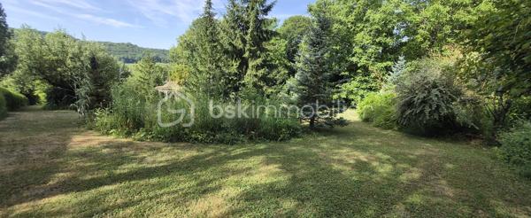 Découvrez ce superbe terrain de 1359 m² idéalement situé à Villeneuve sur Bellot , offrant tranquillité et proximité urbaine. Imaginez votre future maison dans cet environnement verdoyant, propice à un style de vie paisible. 

Ce terrain vous laisse libre de bâtir votre projet, parfaitement aménagé pour répondre à vos rêves de construction. Non mitoyen, il garantit une intimité totale. 

Terrain constructible non viabilisé

Profitez des commodités environnantes avec un accès facile aux commerces et services essentiels. N'attendez plus, cette opportunité rare est à saisir ! Pour plus d'informations, contactez Aurélie Tombette.