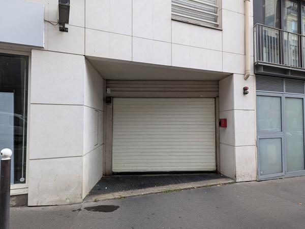Location parking / box Paris 13 - 12 m² - 96 €/mois
