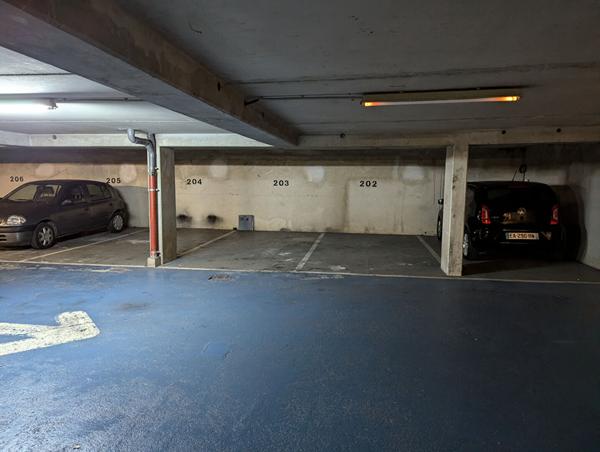 Location parking / box Paris 13 - 12 m² - 96 €/mois
