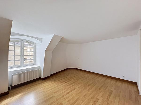 APPARTEMENT 2 PIECES HYPER CENTRE MANTES LA JOLIE