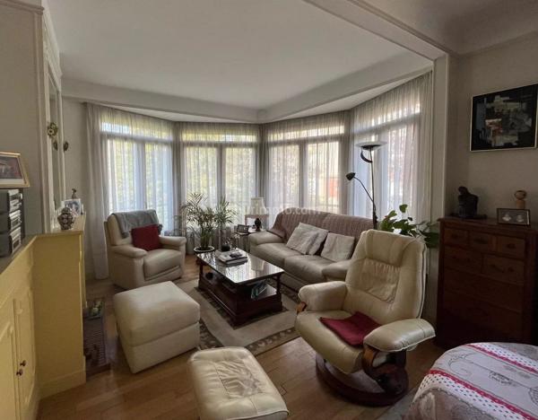 Vente                                                      Maison
                        
                     6 pièces                      130 m2                     à Joinville-le-Pont