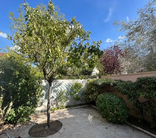 Vente                                                      Maison
                        
                     6 pièces                      130 m2                     à Joinville-le-Pont