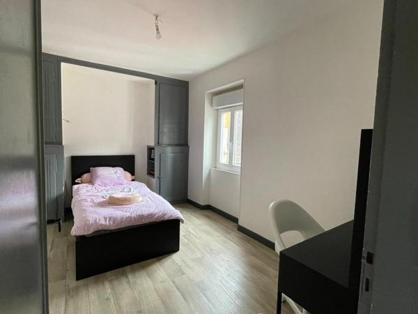 Belle opportunité de générer 2 revenus immédiatement pour cet immeuble mixte à Montmarault