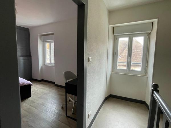 Belle opportunité de générer 2 revenus immédiatement pour cet immeuble mixte à Montmarault