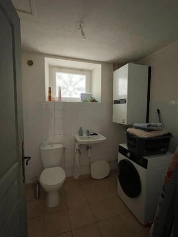 Belle opportunité de générer 2 revenus immédiatement pour cet immeuble mixte à Montmarault