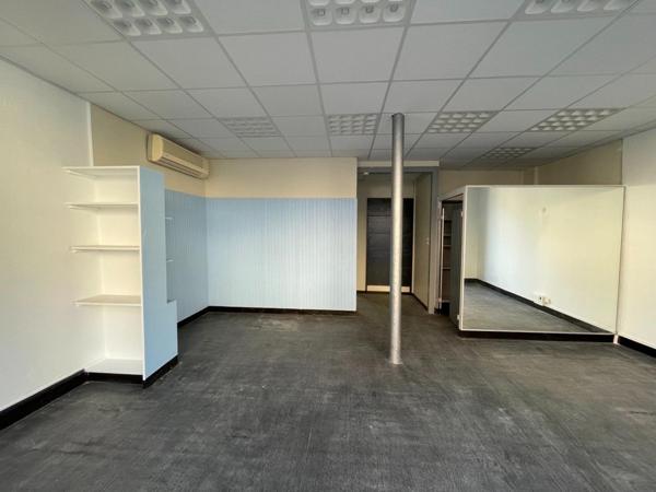 Belle opportunité de générer 2 revenus immédiatement pour cet immeuble mixte à Montmarault