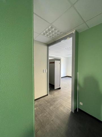 Belle opportunité de générer 2 revenus immédiatement pour cet immeuble mixte à Montmarault