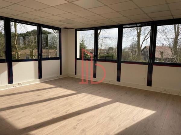 Bureau de 341 m² à louer à Bordeaux Sud-Ouest