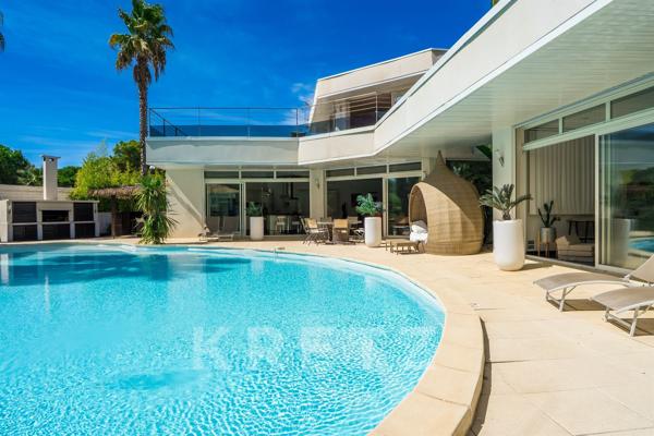 Villa d'architecte contemporaine en bord de mer