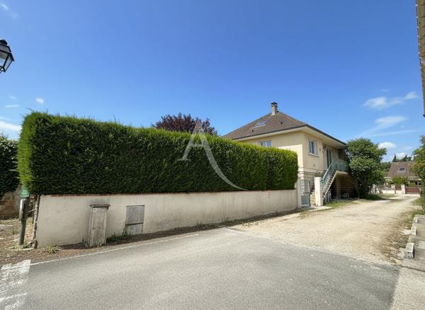 SERRIS BOURG - Env. 160 m² - 3 chambres + bureau - Terrain 588 m²