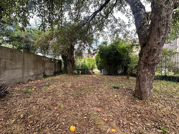 SERRIS BOURG - Env. 160 m² - 3 chambres + bureau - Terrain 588 m²