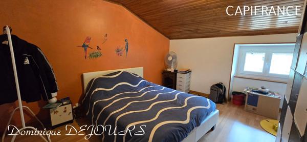 En Ardèche, dans la belle vallée de la Glueyre, Grande maison de village à Marcols Les Eaux avec une dépendance à rénover, un grand garage, caves, ...