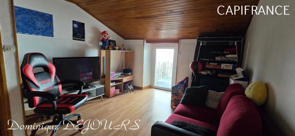 En Ardèche, dans la belle vallée de la Glueyre, Grande maison de village à Marcols Les Eaux avec une dépendance à rénover, un grand garage, caves, ...