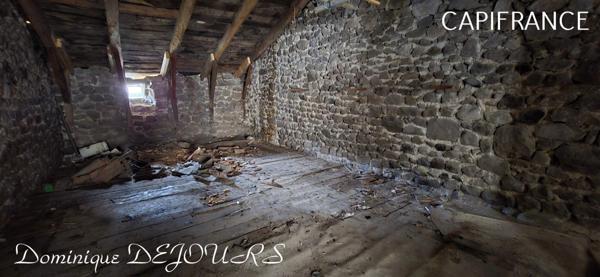 En Ardèche, dans la belle vallée de la Glueyre, Grande maison de village à Marcols Les Eaux avec une dépendance à rénover, un grand garage, caves, ...