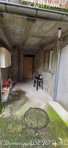 En Ardèche, dans la belle vallée de la Glueyre, Grande maison de village à Marcols Les Eaux avec une dépendance à rénover, un grand garage, caves, ...