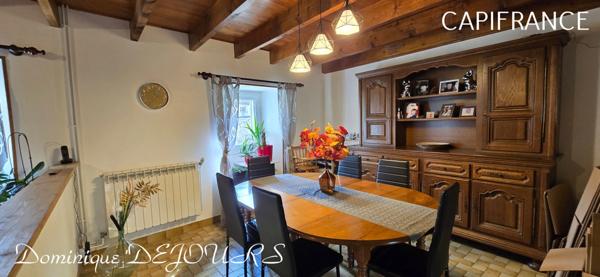 En Ardèche, dans la belle vallée de la Glueyre, Grande maison de village à Marcols Les Eaux avec une dépendance à rénover, un grand garage, caves, ...