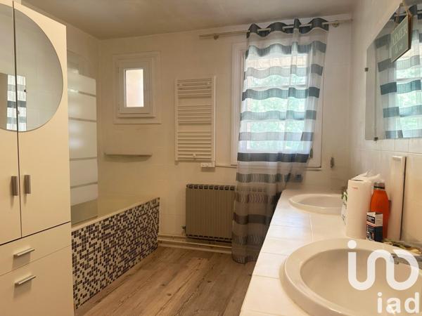 Maison à vendre 7 pièces 136 m² Saint-Gervais-en-Belin