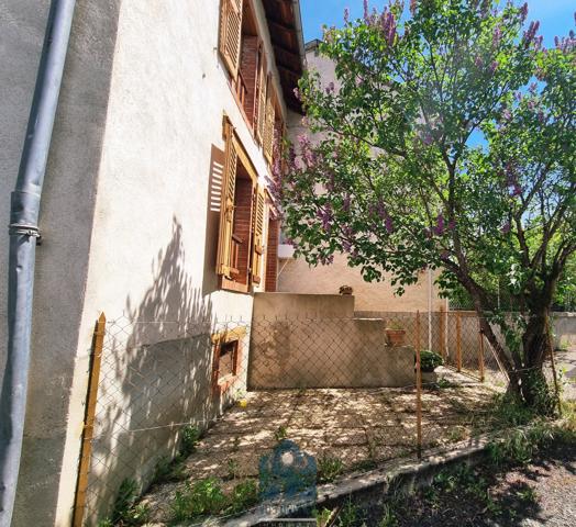 Maison 4 pièces 100m2 avec dépendance, cours et jardin à Arlanc.