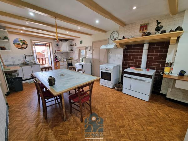 Maison 4 pièces 100m2 avec dépendance, cours et jardin à Arlanc.