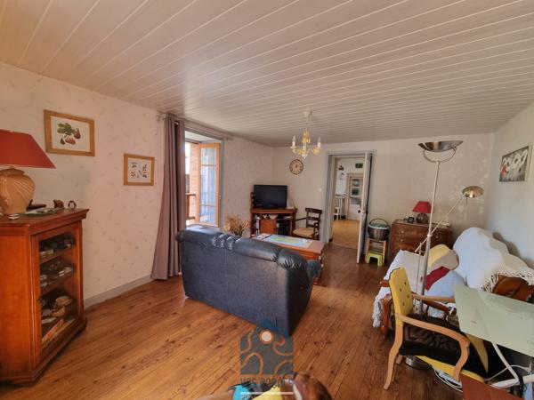 Maison 4 pièces 100m2 avec dépendance, cours et jardin à Arlanc.