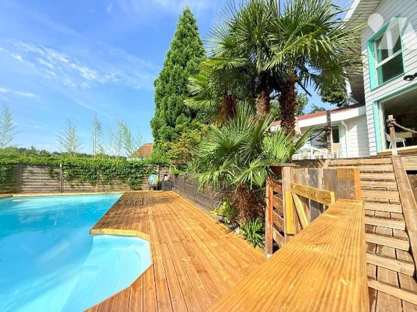 Villa de caractère proche de la frontière.