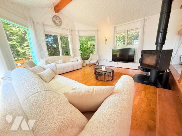 Villa de caractère proche de la frontière.