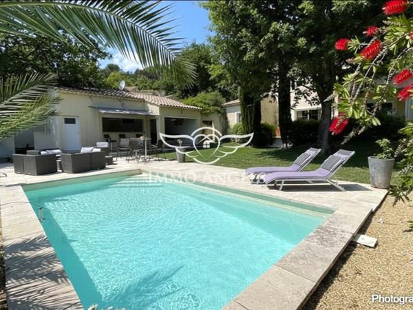 Élégante maison 4 chambres avec piscine – Vue panoramique, Laudun-l’Ardoise